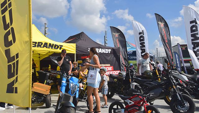 Электросамокаты и скутеры VELOCIFERO на МотоСтолице 2024 mobile_1